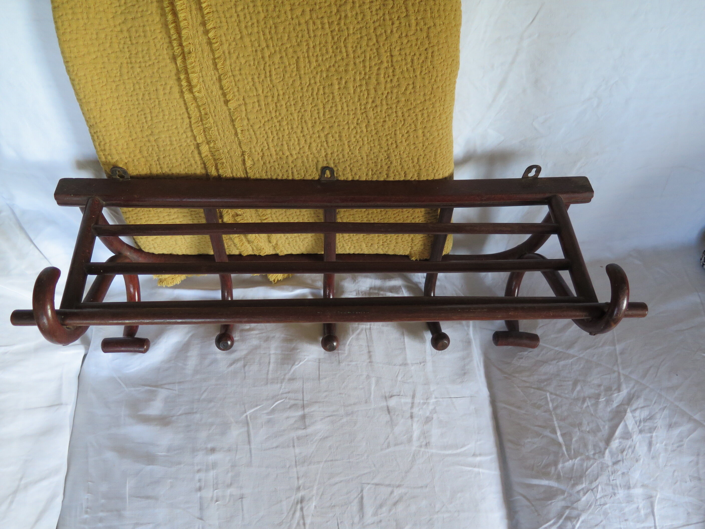 Wall coat rack/cloakroom in arched wood