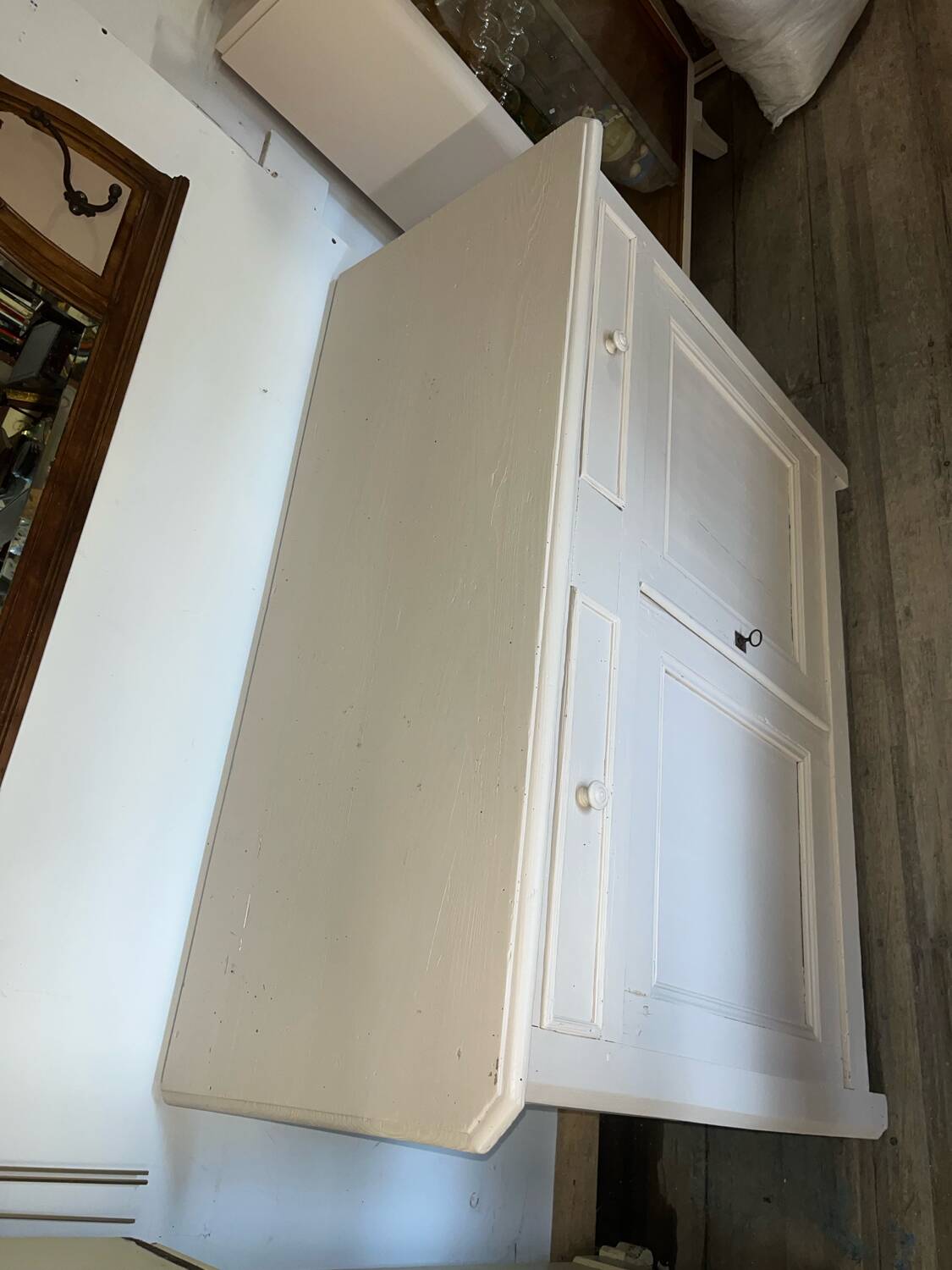 Buffet en sapin peint crème