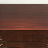 Neoclassical chest of drawers in mahogany and brass