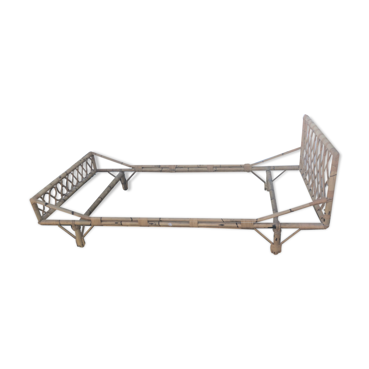 Vintage rattan bed one place