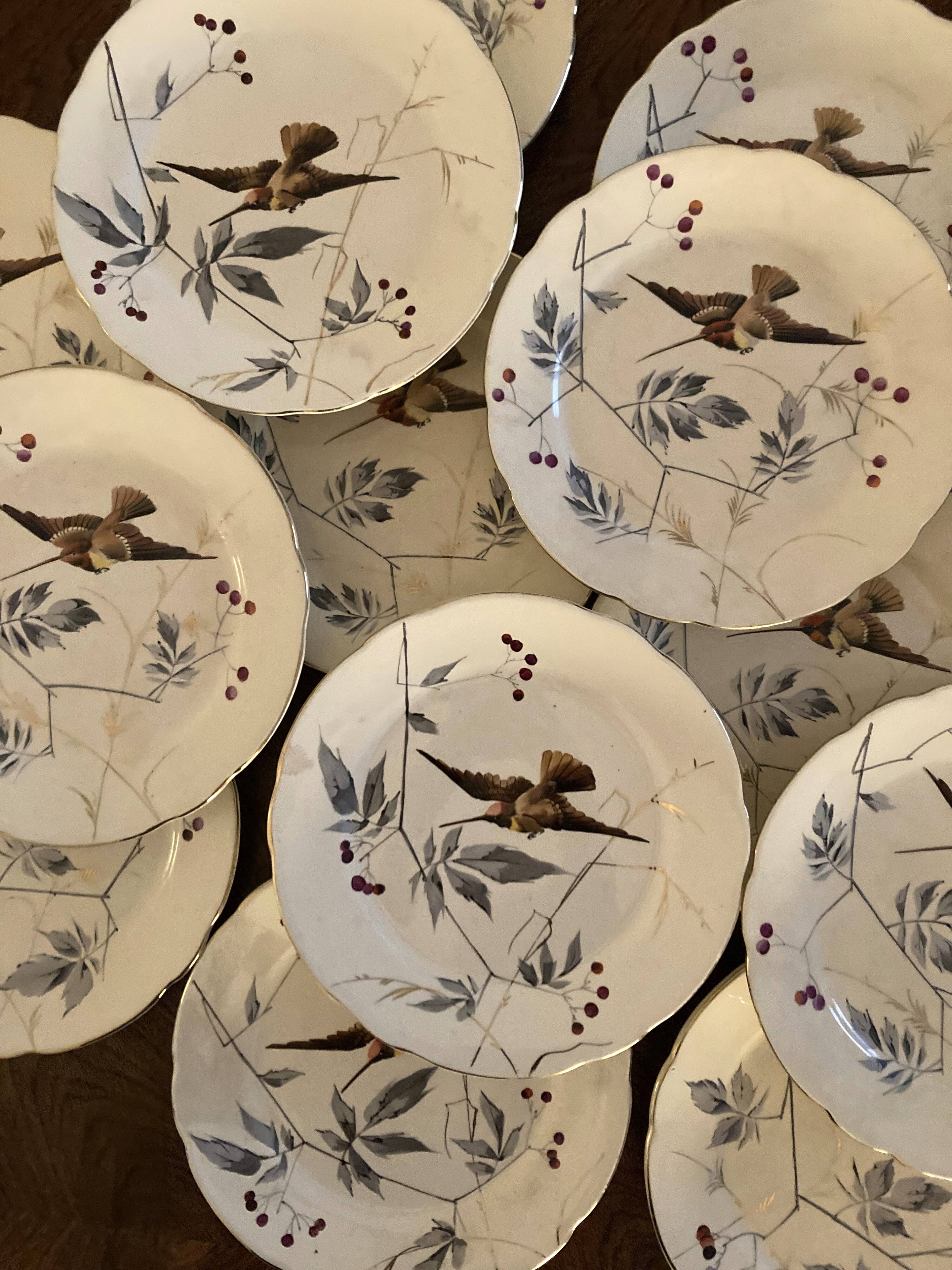 13 decorative plates with hummingbird design in fine earthenware by Mouzin Lecat, 19th century.