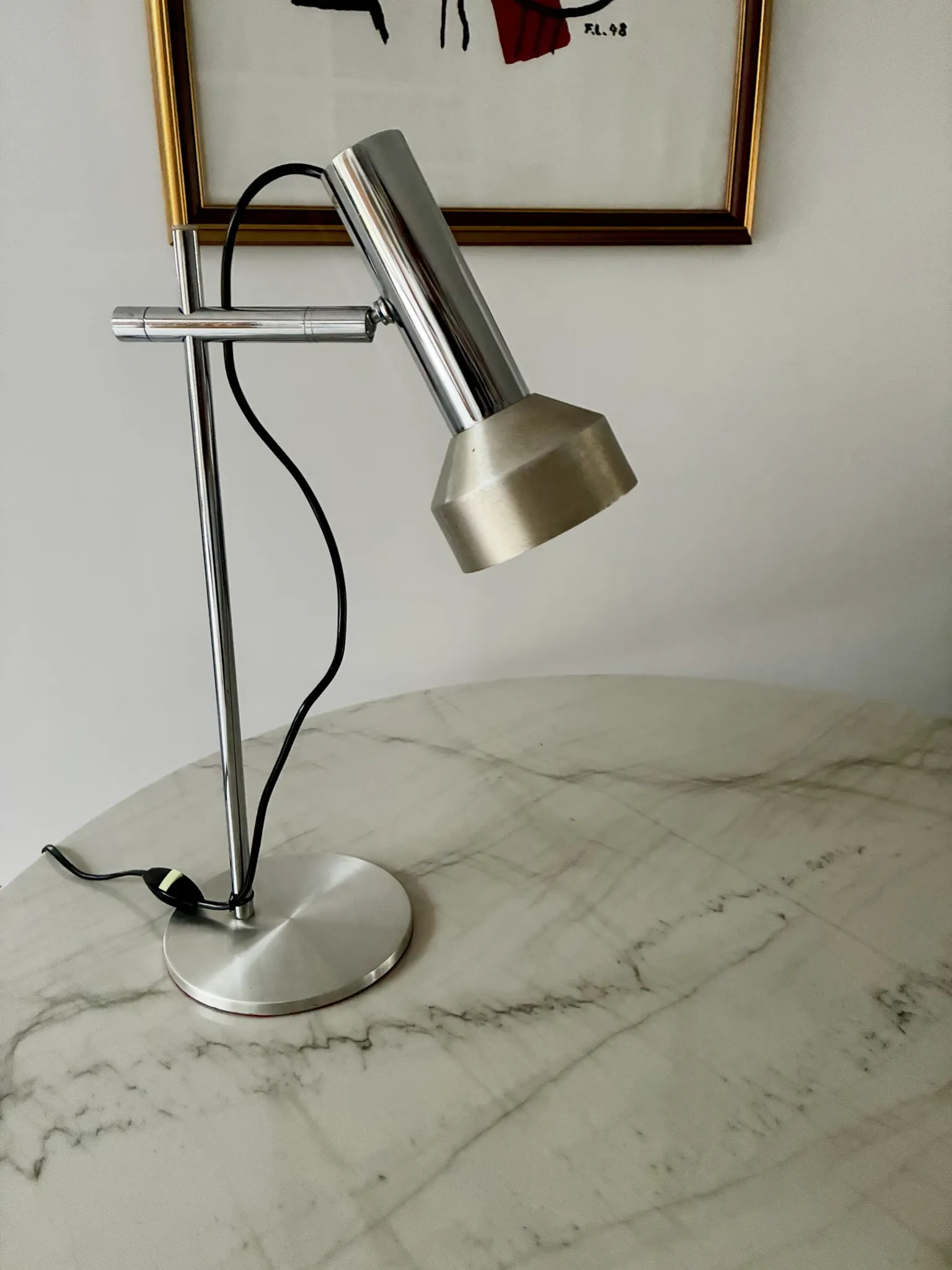 Very nice vintage 1970 articulated table lamp in good condition.