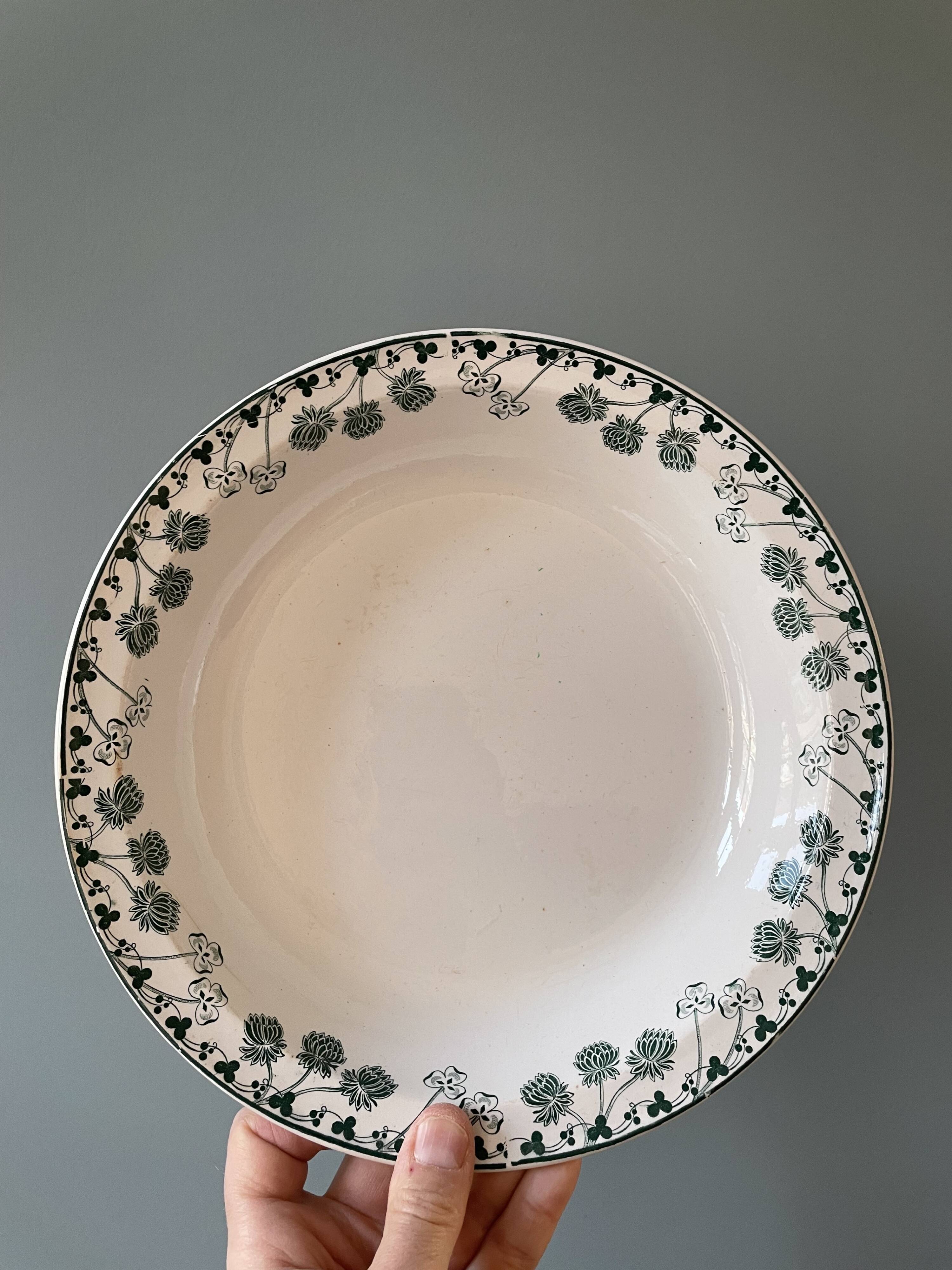 Set of 3 round dishes XIXth, Boch Frères Keramis, Trifolium model