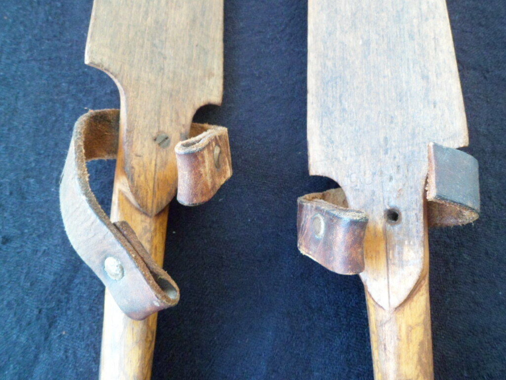 Old ice skates J. NOOITGEDAGT & ZN IJLST