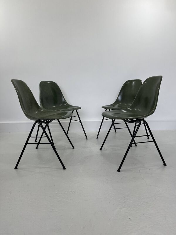 Chaises empilables DSS en fibre de verre par Ray & Charles Eames pour Herman Miller, 19