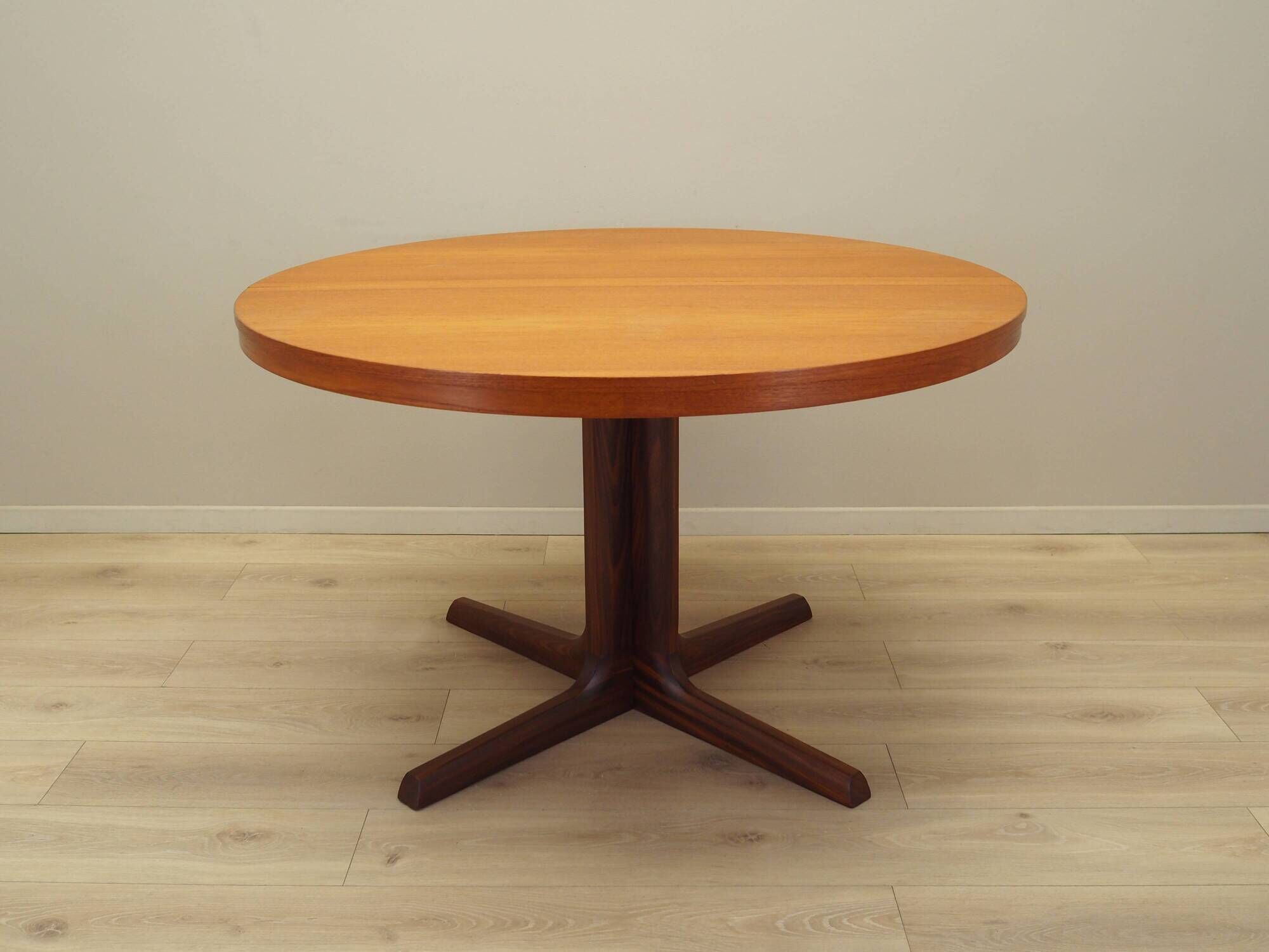 Round teak table, Danish design, 1970s, production: Denmark