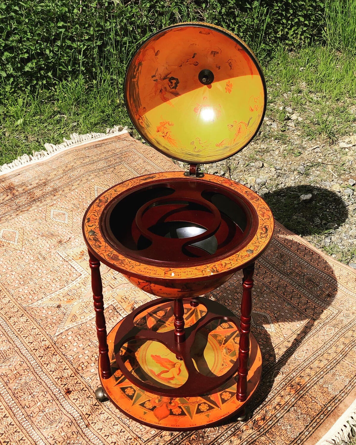 Globe terrestrial bar