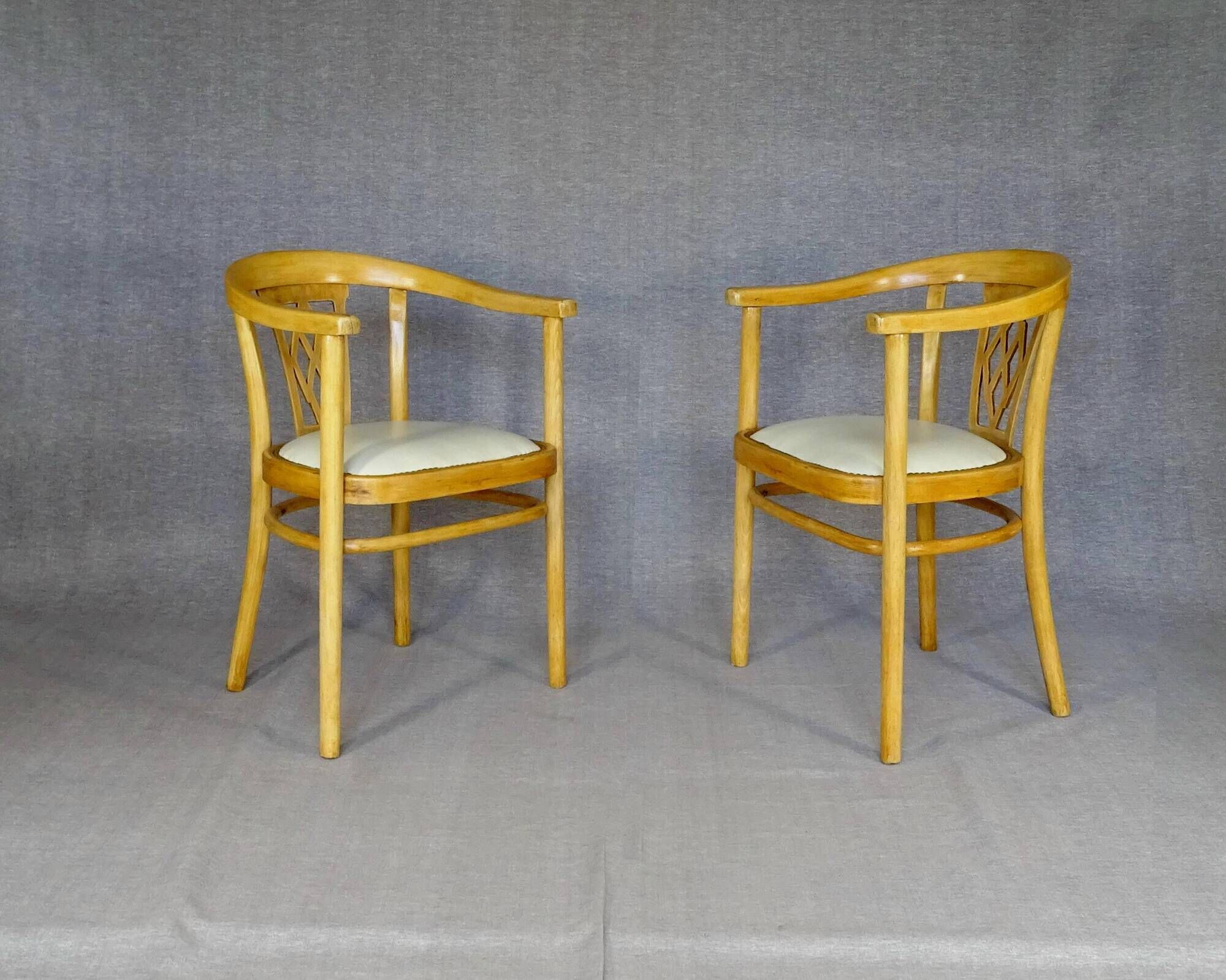 Pair of Thonet Art Deco armchairs No. A969 F Ca 1936, leather seat