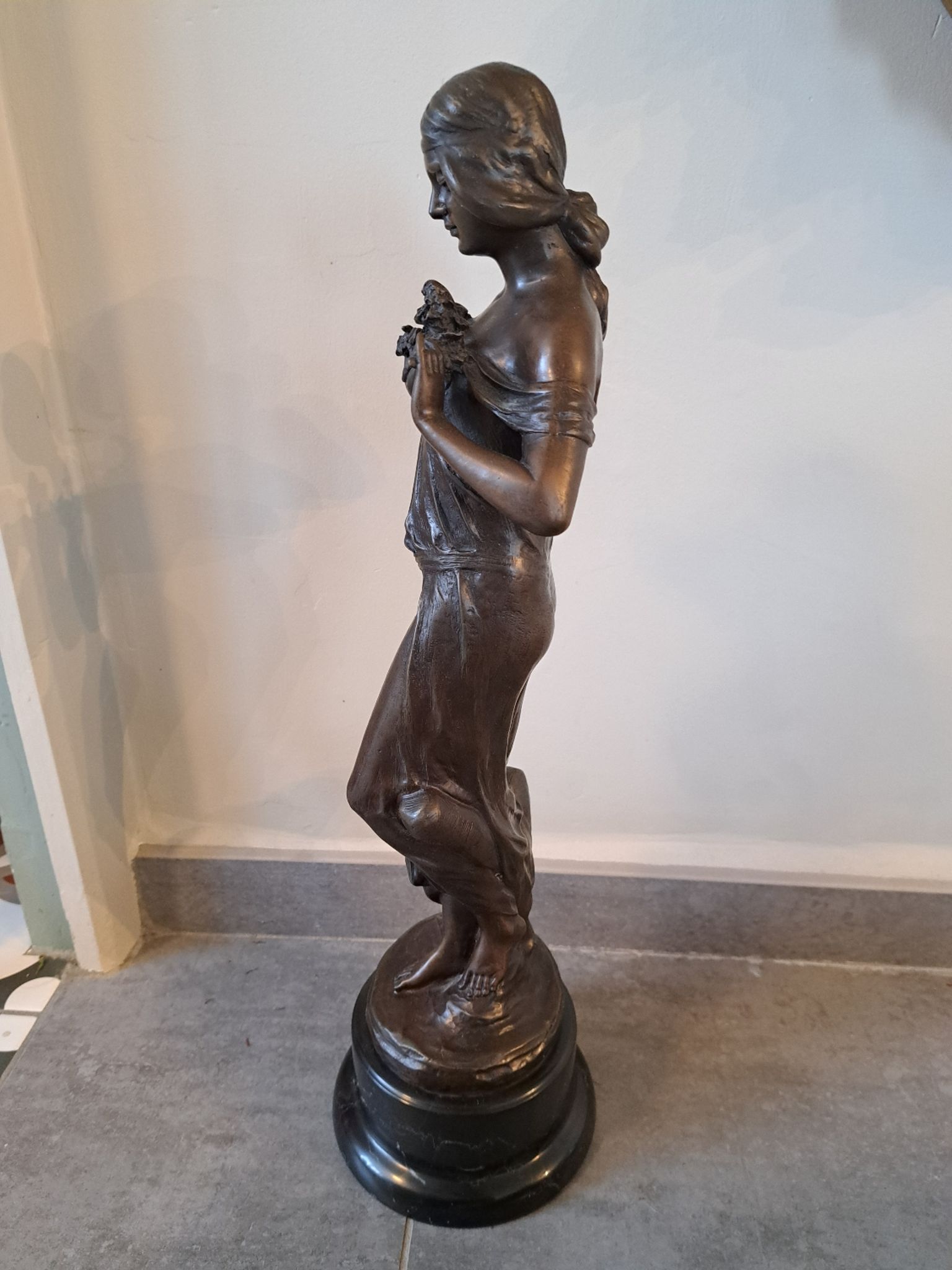 Sculpture femme art nouveau en bronze