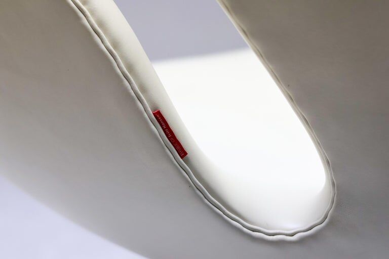 Arne Jacobsen – Swan Chair 50th Anniversary, champagne, limited edition, 2008