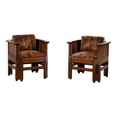Paire de fauteuils en noyer de l'École d'Amsterdam, Pays-Bas, vers 1930
