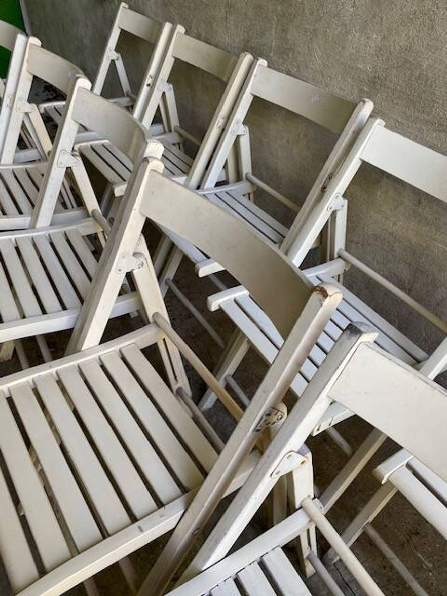 Extra folding chair / garden chair / vintage white lacquered solid wood office chair