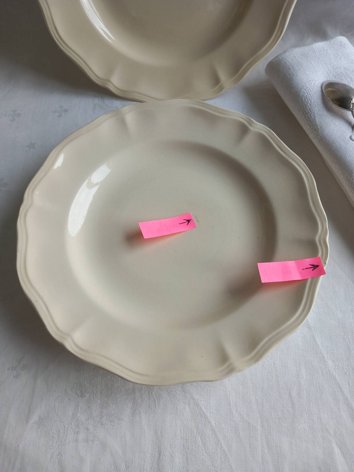 2 plates on Sarreguemines pedestal