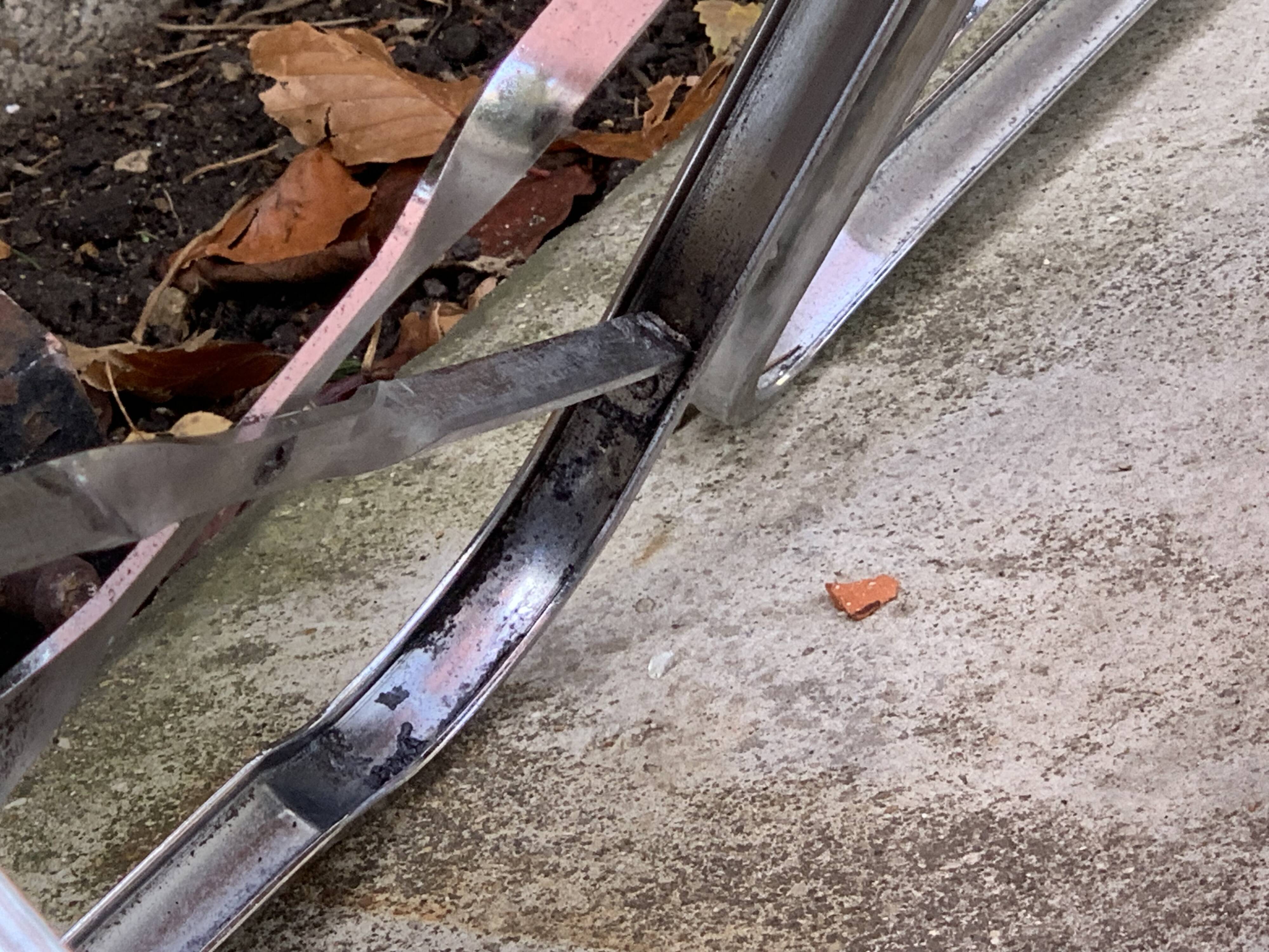 6 chaises pliantes en Plexiglas fumé et métal chrome Chaisor 1970