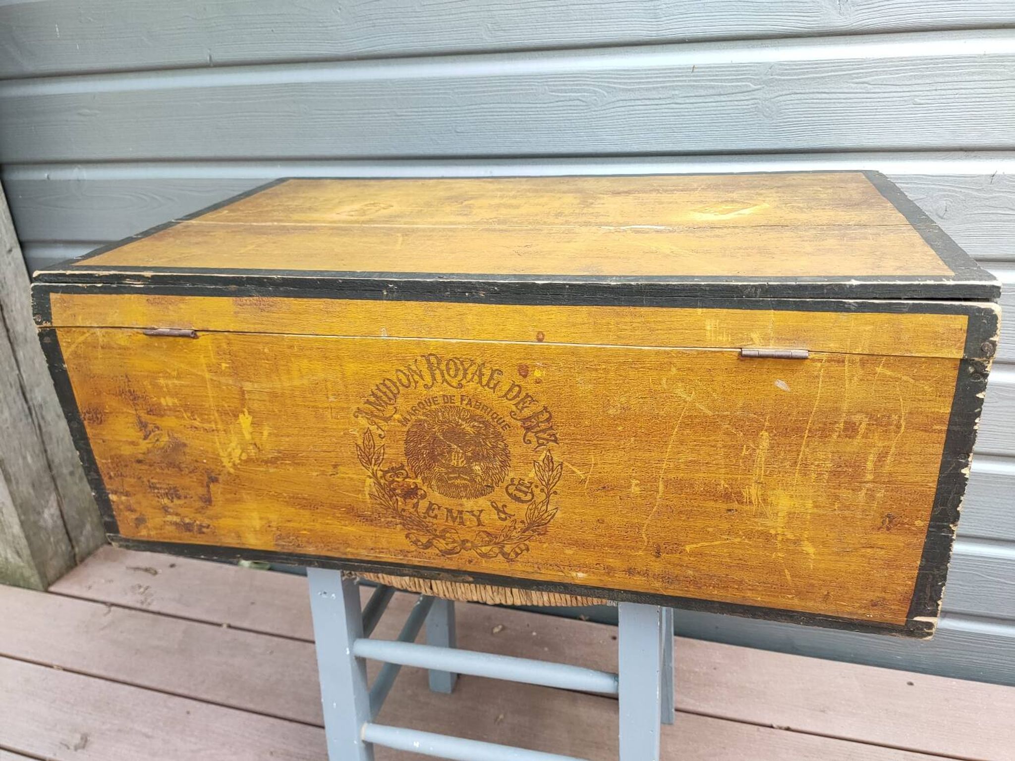 Old wooden advertising trunk Royal rice starch E.Remy & Cie