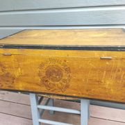 Old wooden advertising trunk Royal rice starch E.Remy & Cie