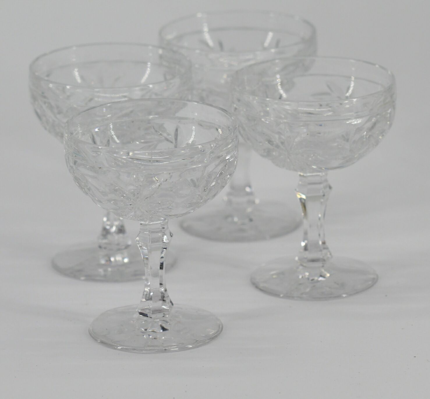 Set of 4 glass glasses