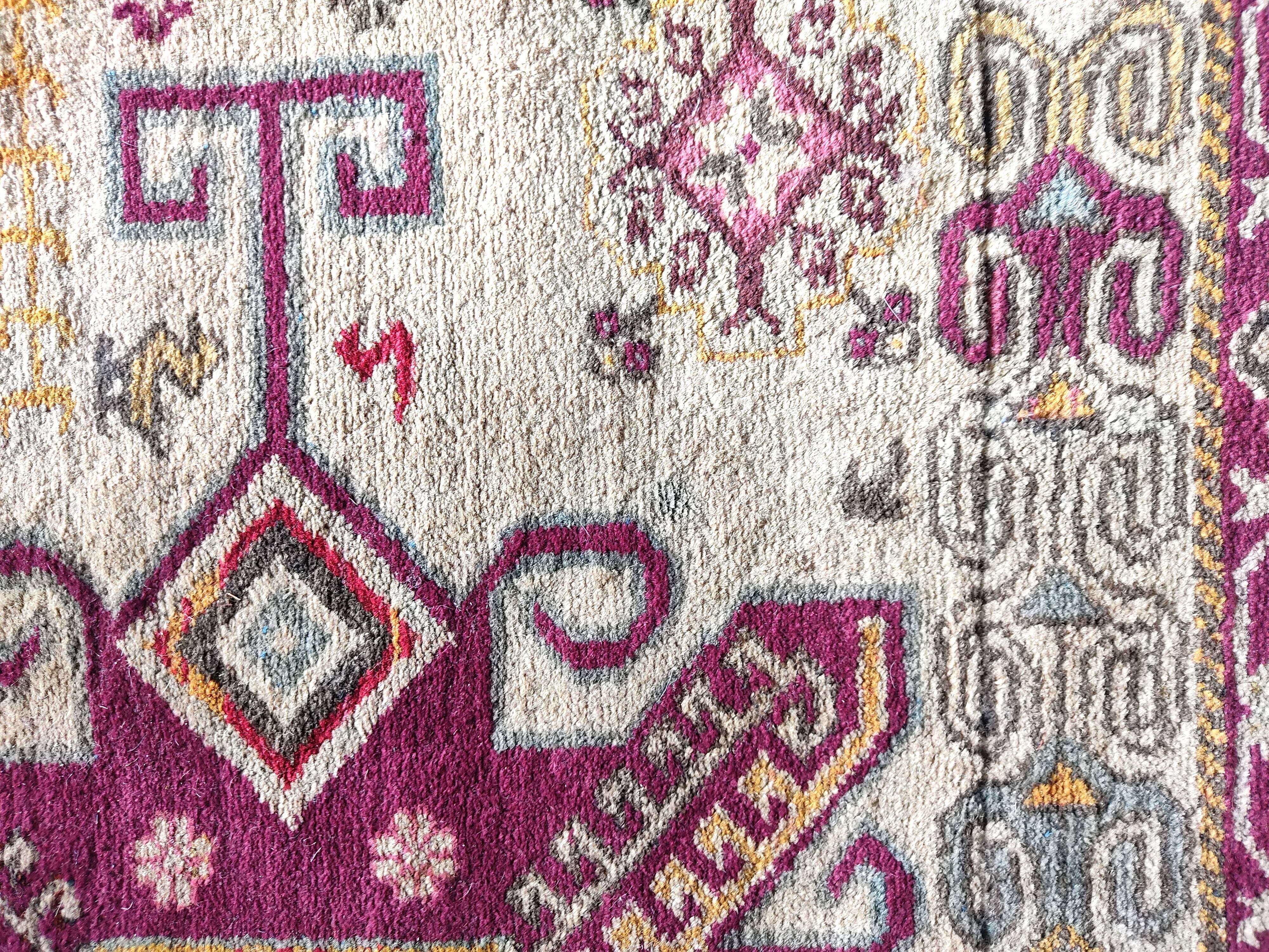 Oriental carpet 161 x 132 cm