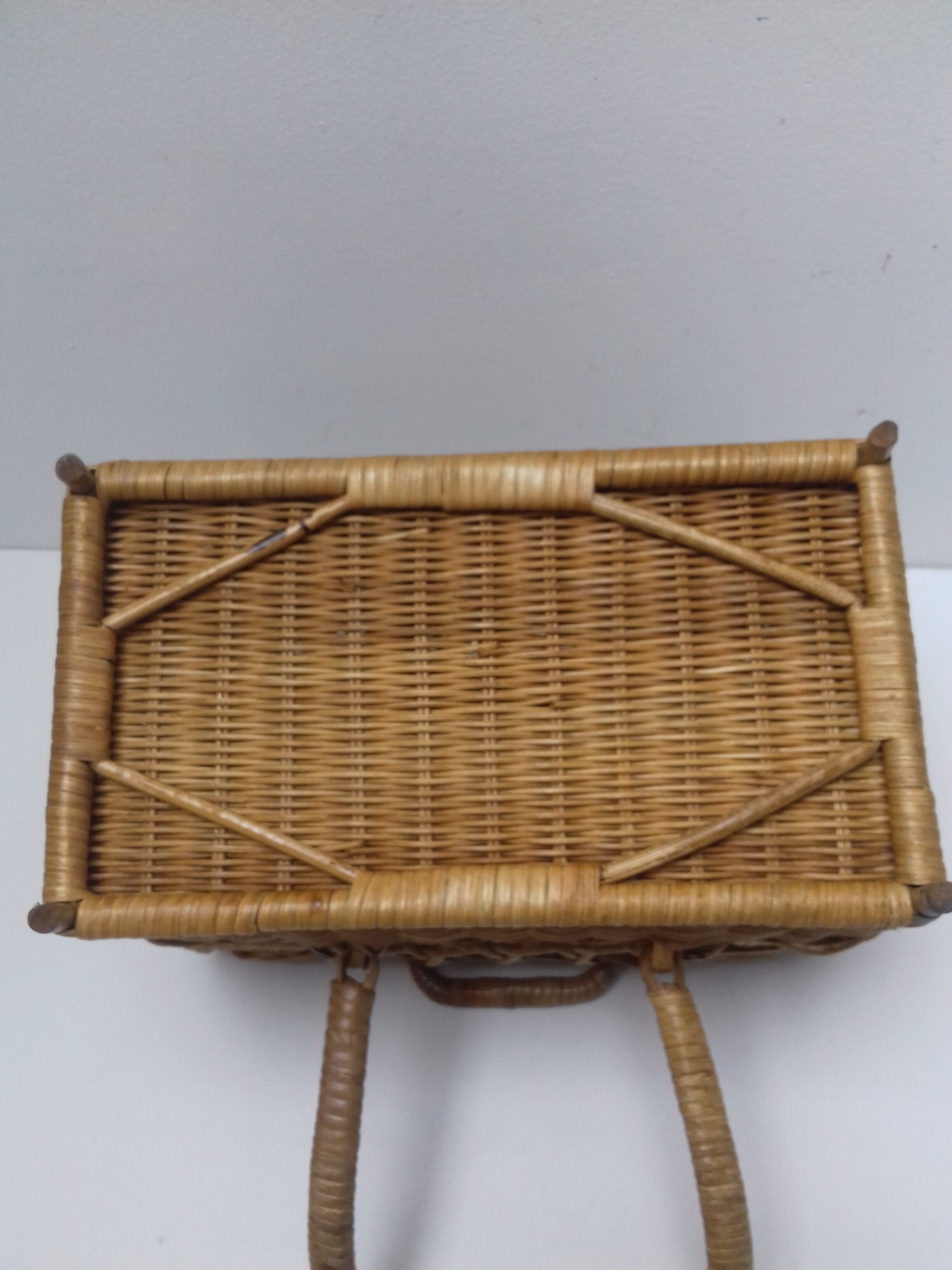 Valisette en osier vintage
