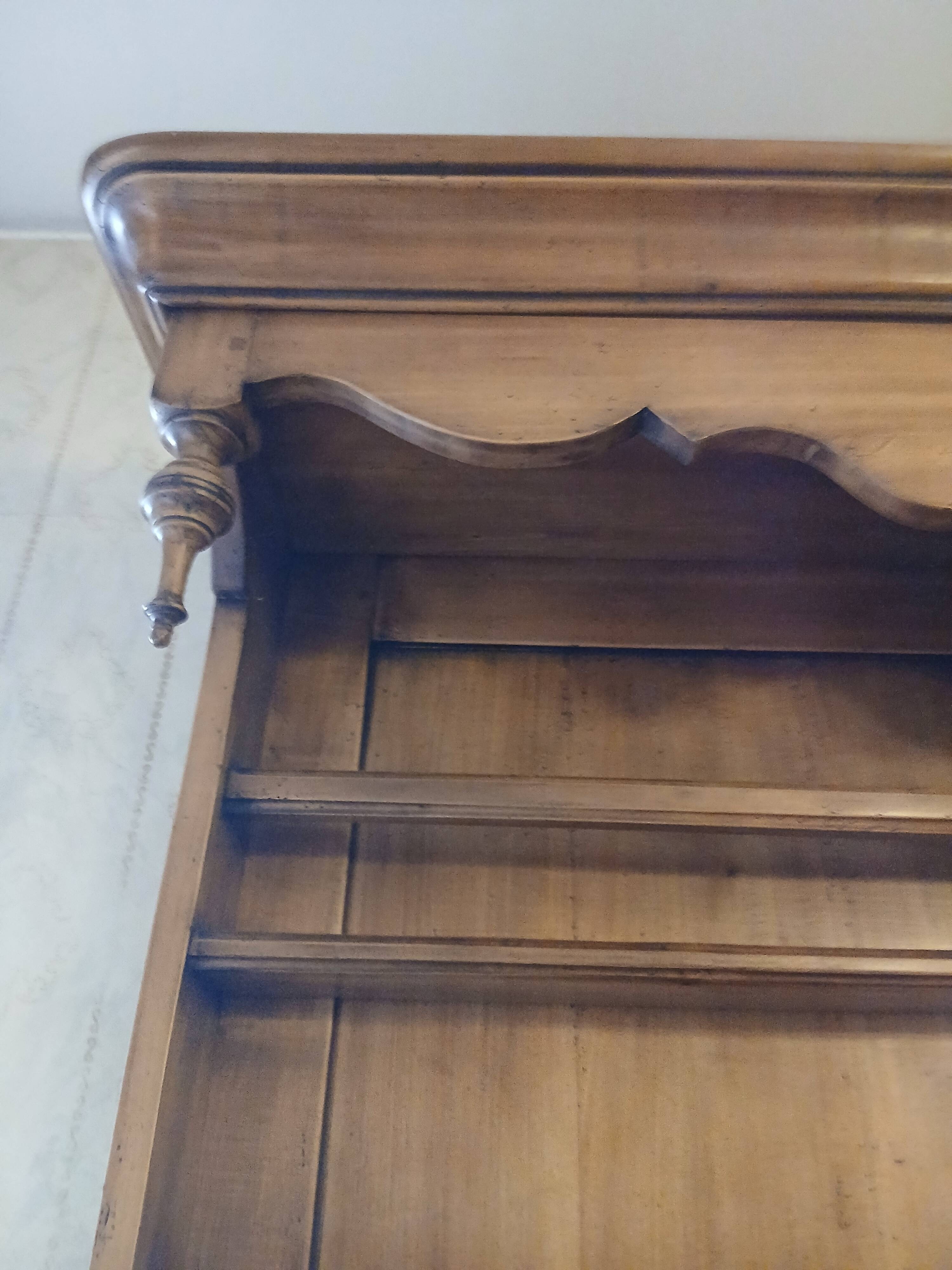 Antique Vendée dresser in solid elm by artisan Chaillou Hermouet.