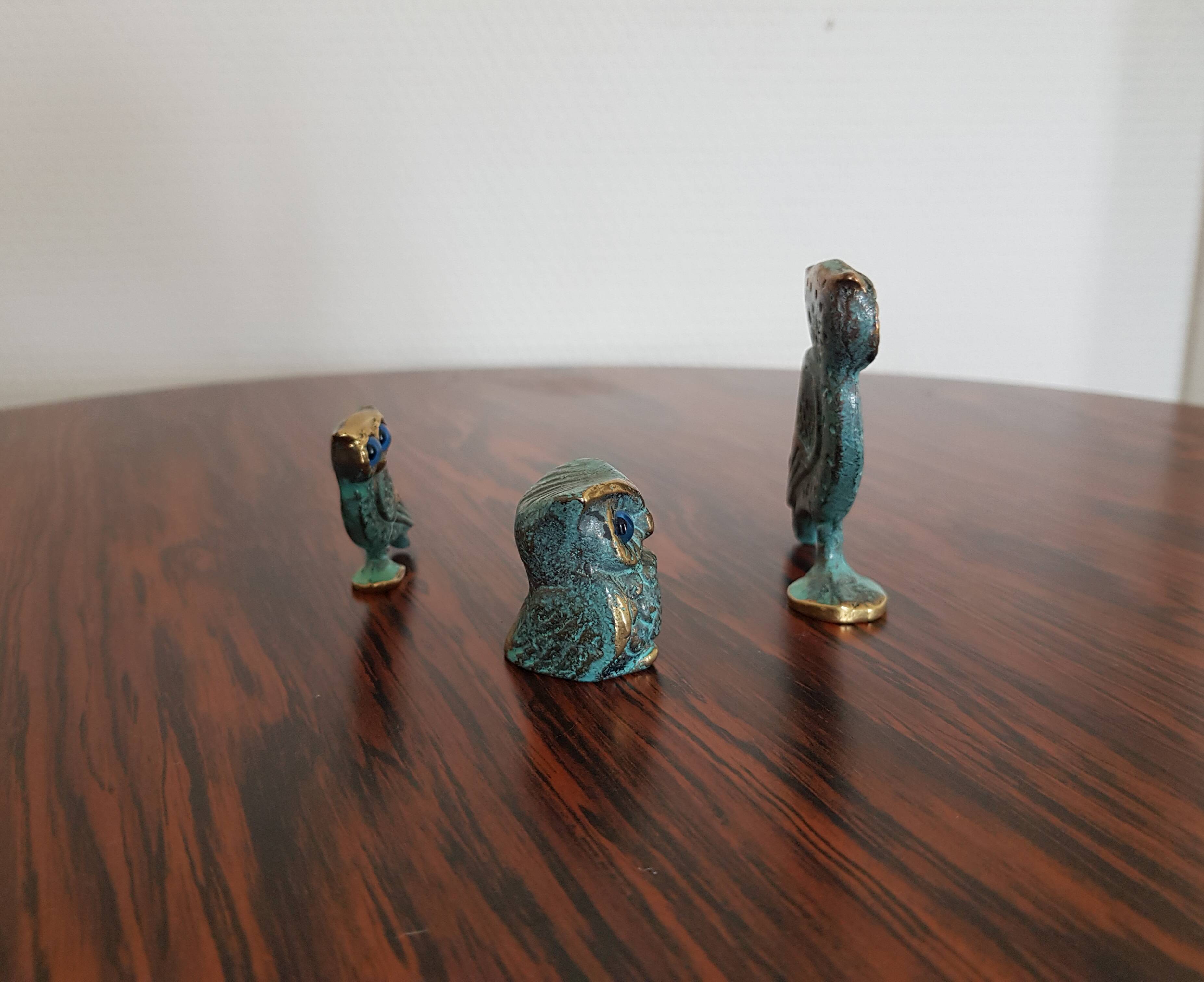Enamelled owls