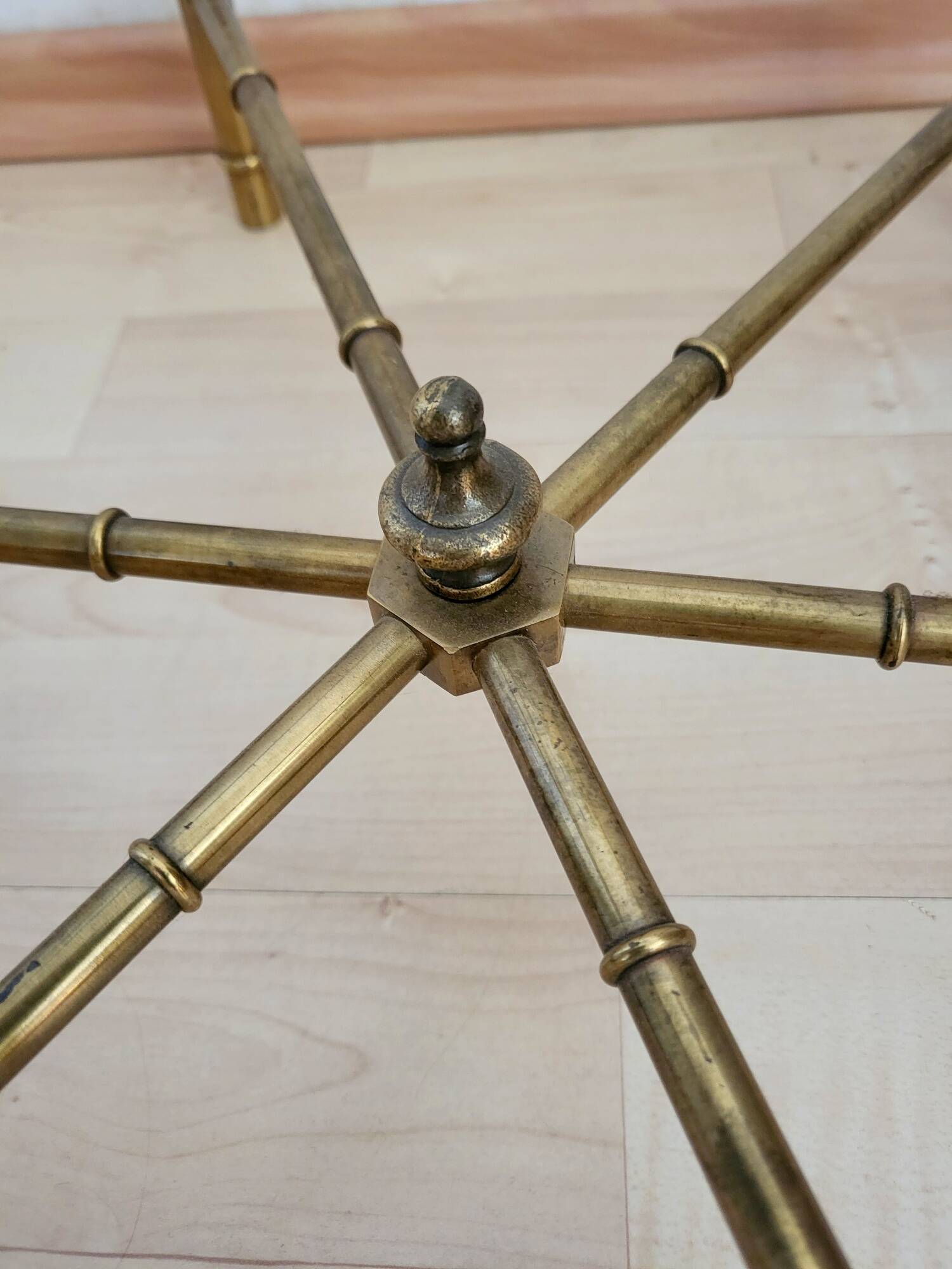 Paire de tables basses en faux bambou dans le goût de Bagues ca.1960.