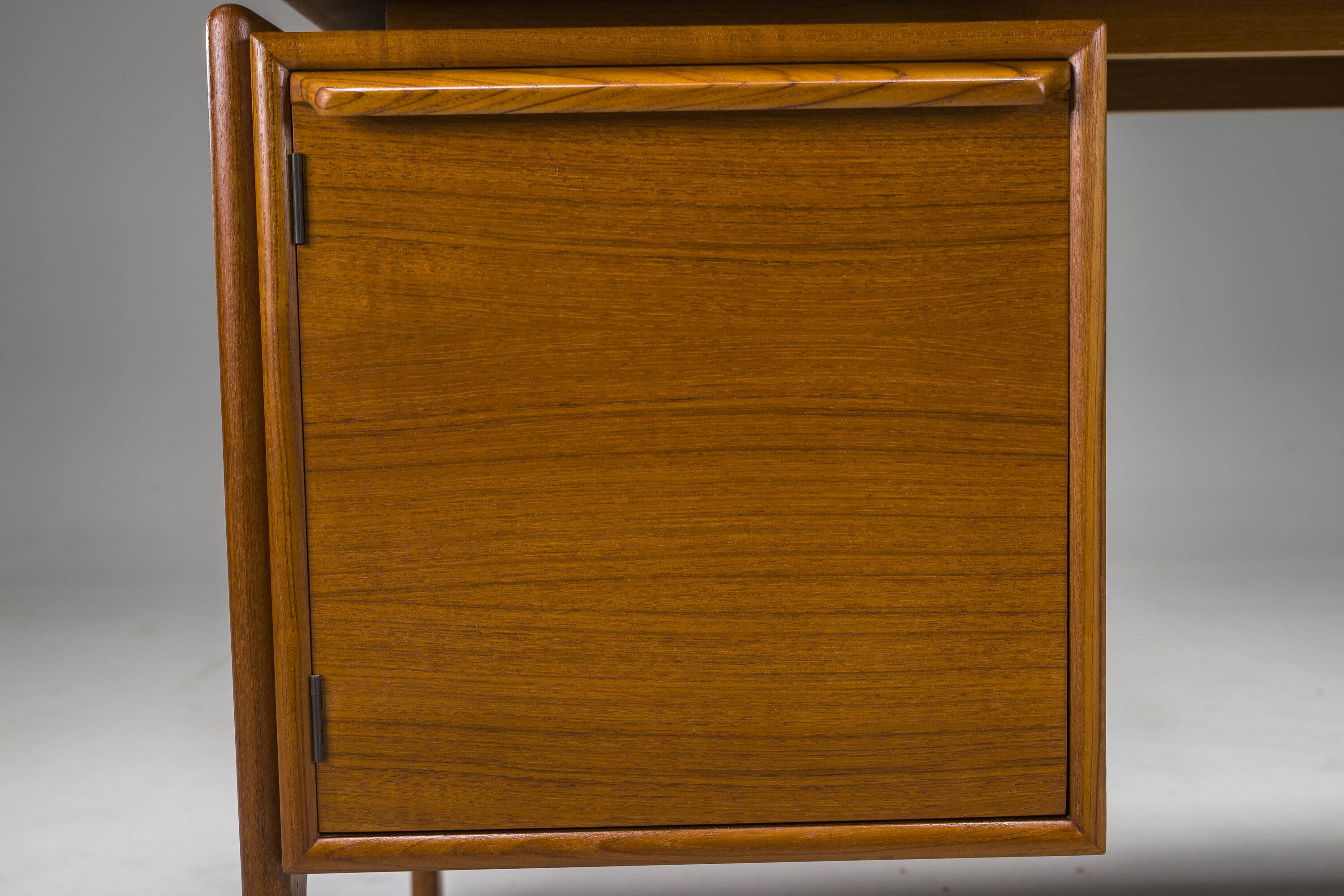 Mid-Century Teak Freestanding Desk from GV Møbler, 1970s