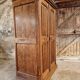 Armoire à tiroirs ancienne néogothique