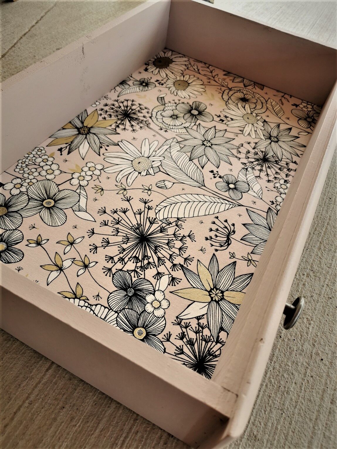 Commode vintage pieds compas tissu thevenon