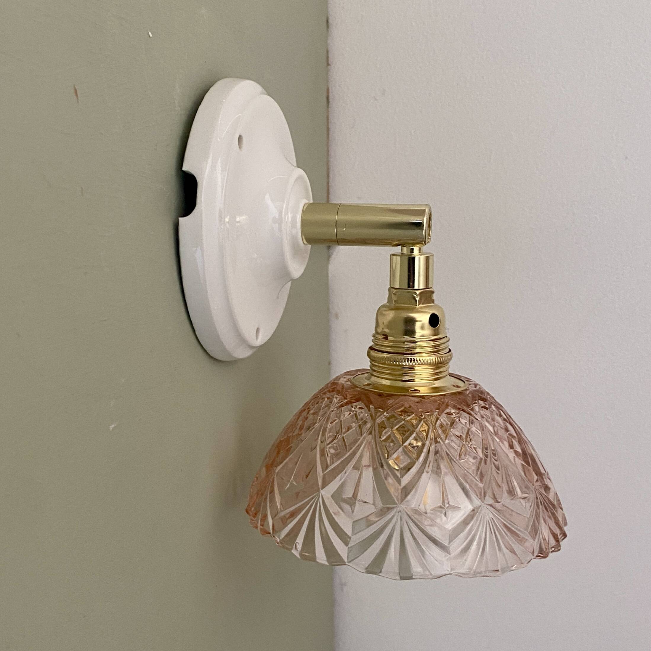 Vintage lampshade wall light in pink glass - tableware collection -
