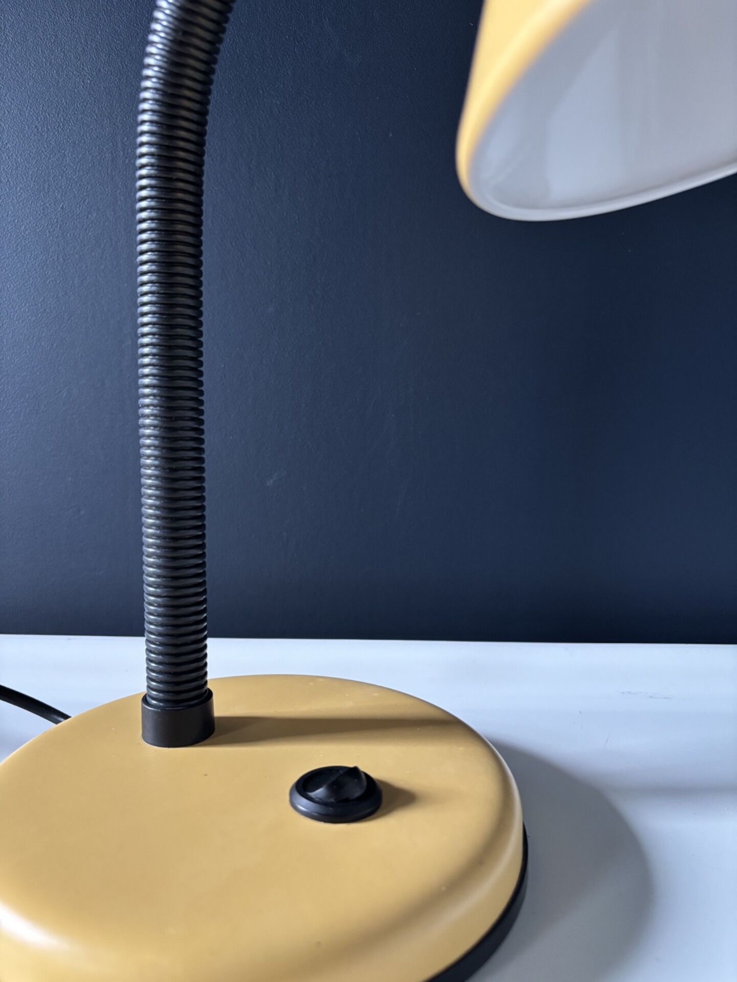 Vintage 1970s mustard yellow gooseneck desk lamp.