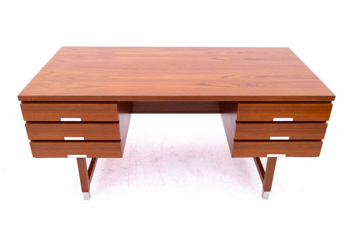 Teak desk, Eigil Petersens Mobelfabrik, Denmark, 1970s.
