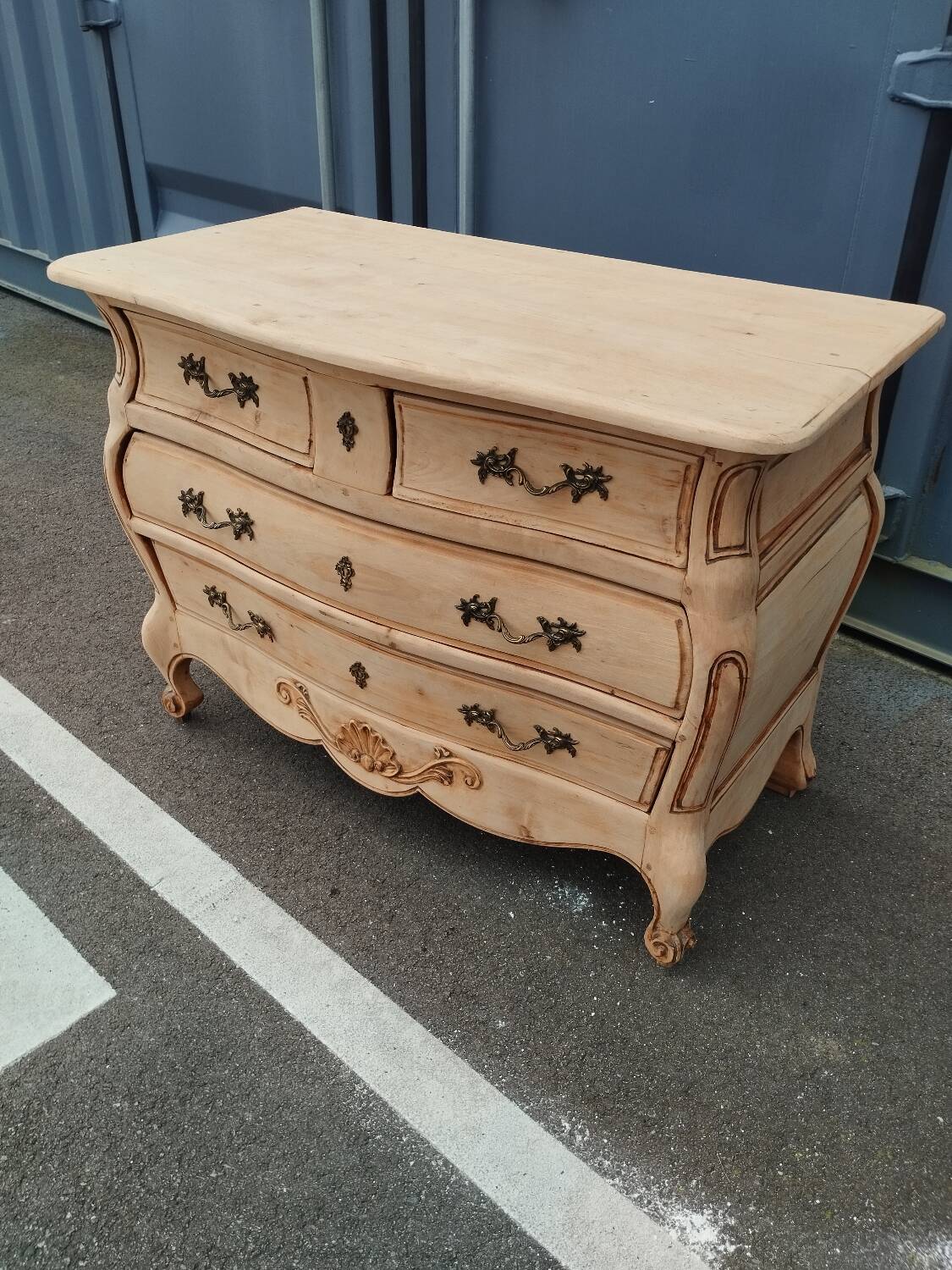 Beautiful antique Louis XV style chest of drawers