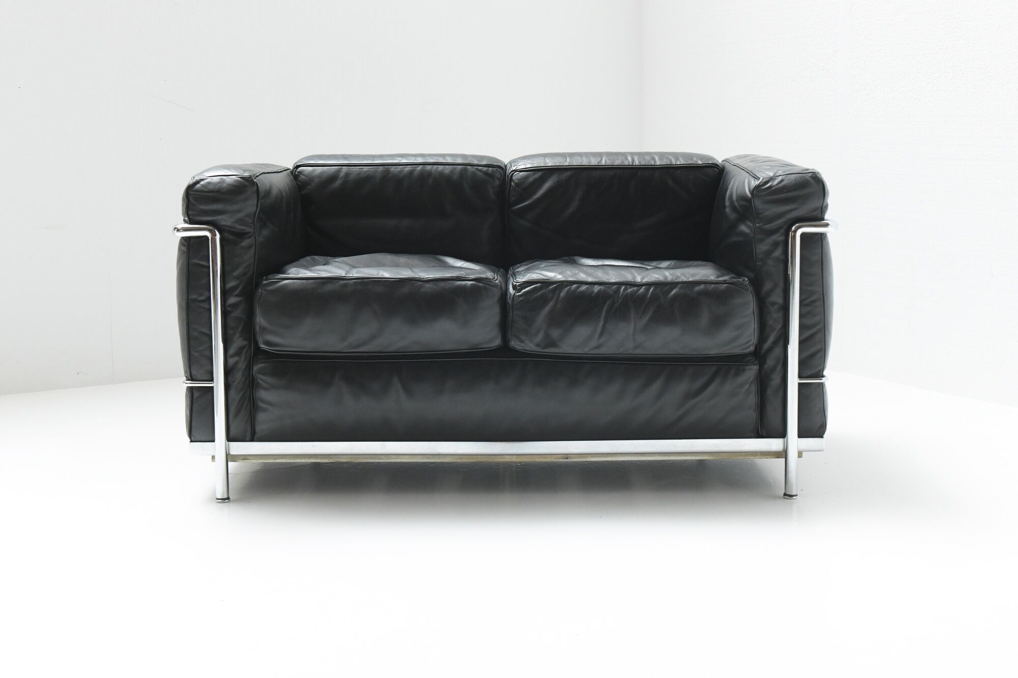 Vintage LC-2 in black leather by Le Corbusier, Jeanneret & Perriand for Cassina