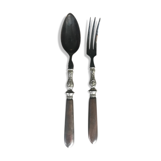 Cutlery to salad