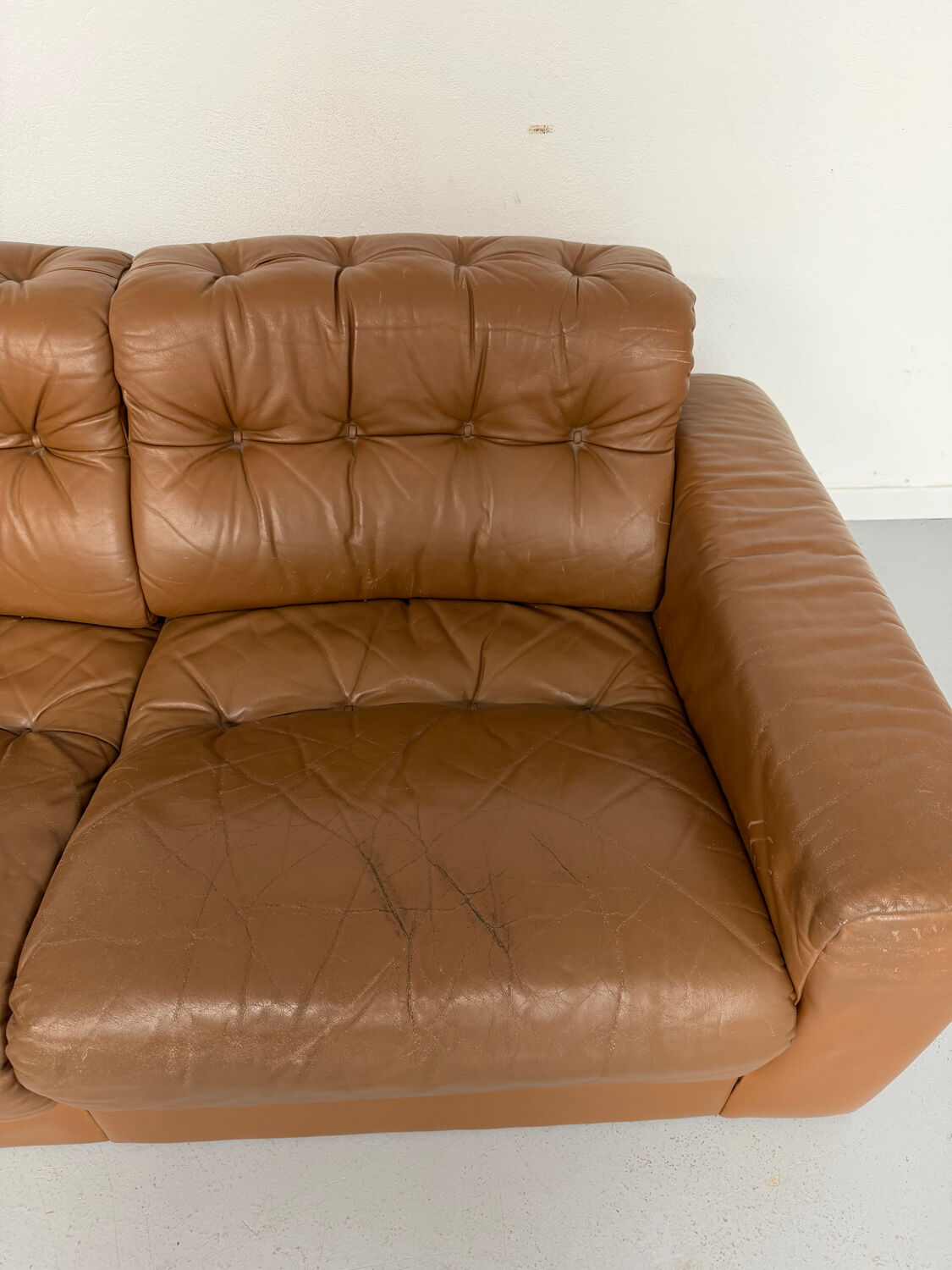 Vintage 1970s De Sede DS-40 camel leather 3-seater sofa.