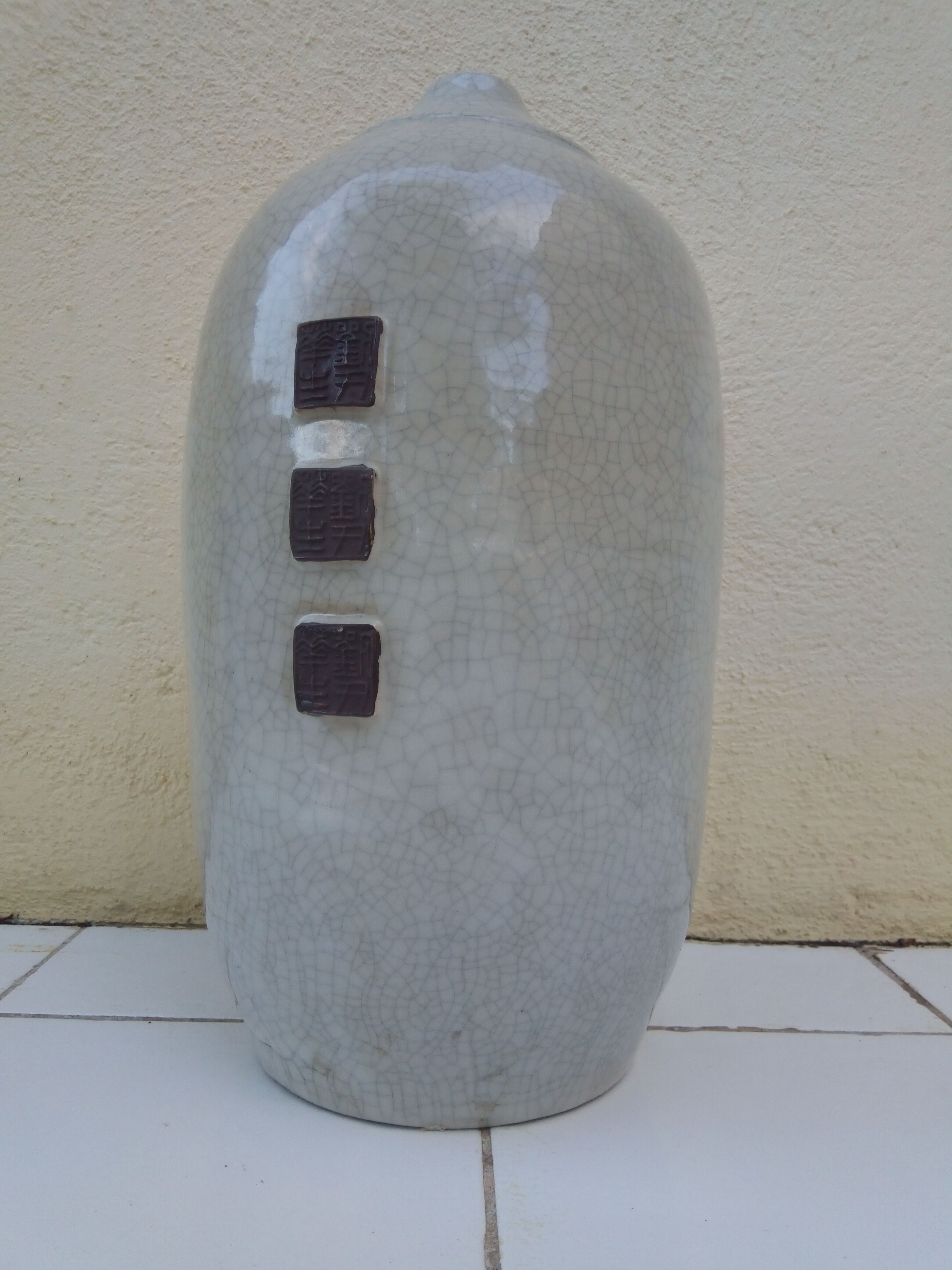 Ancient and large Asian vase, glazed ceramics.