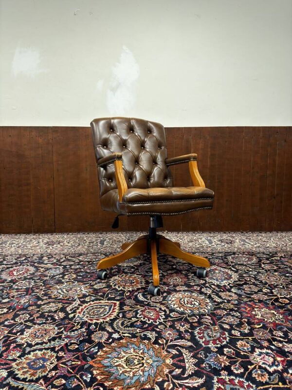 Chaise de bureau Chesterfield anglaise, chaise de président.