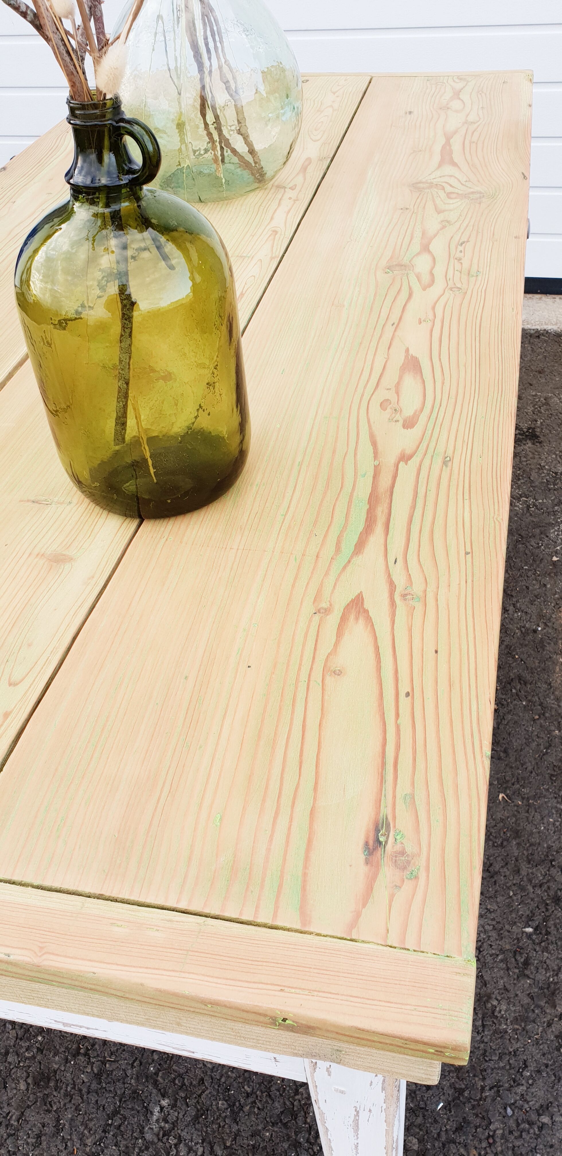 Farm table