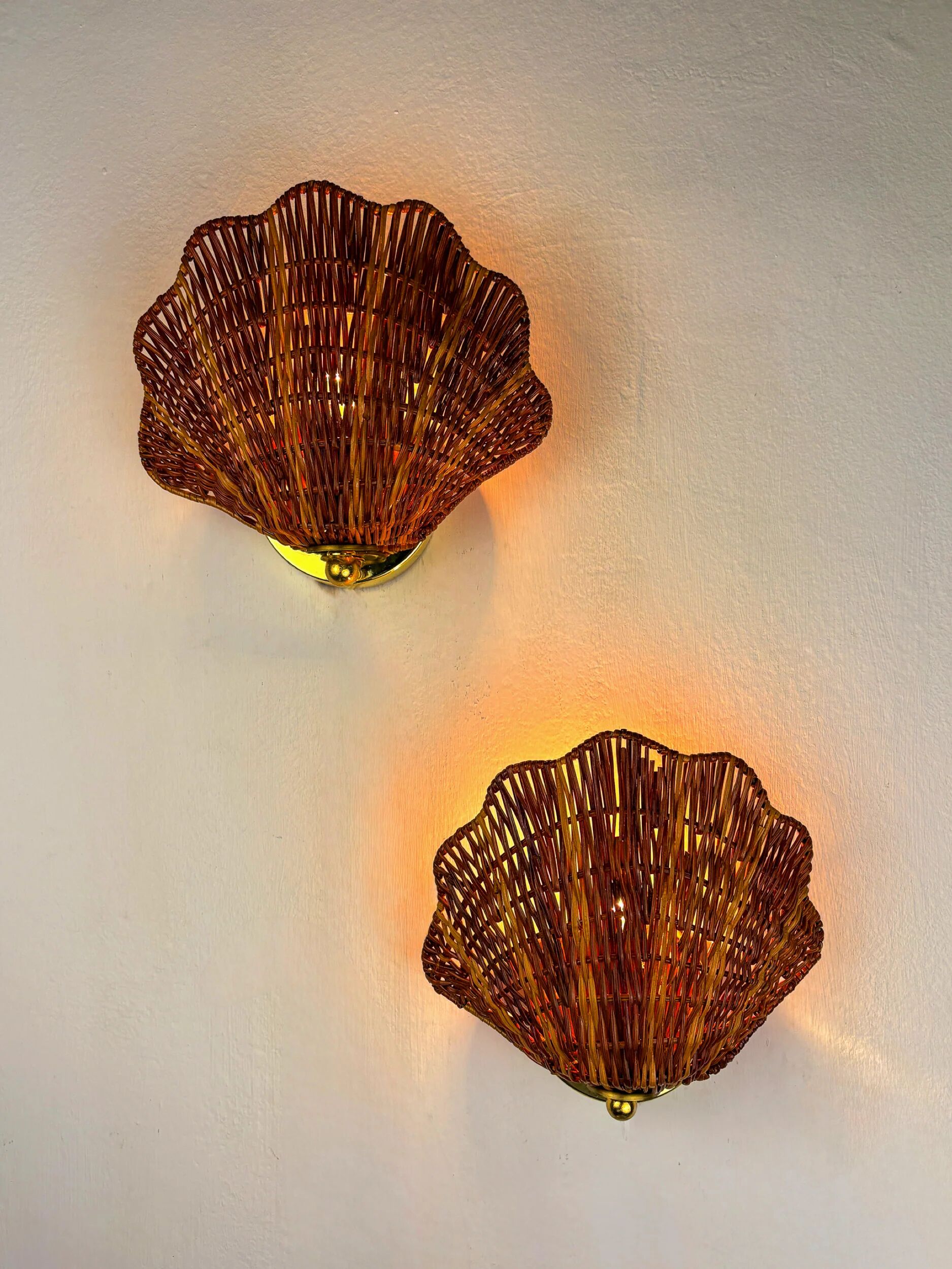 Pair of shell-shaped wicker wall sconces – rattan & brass, circa Italy 1970