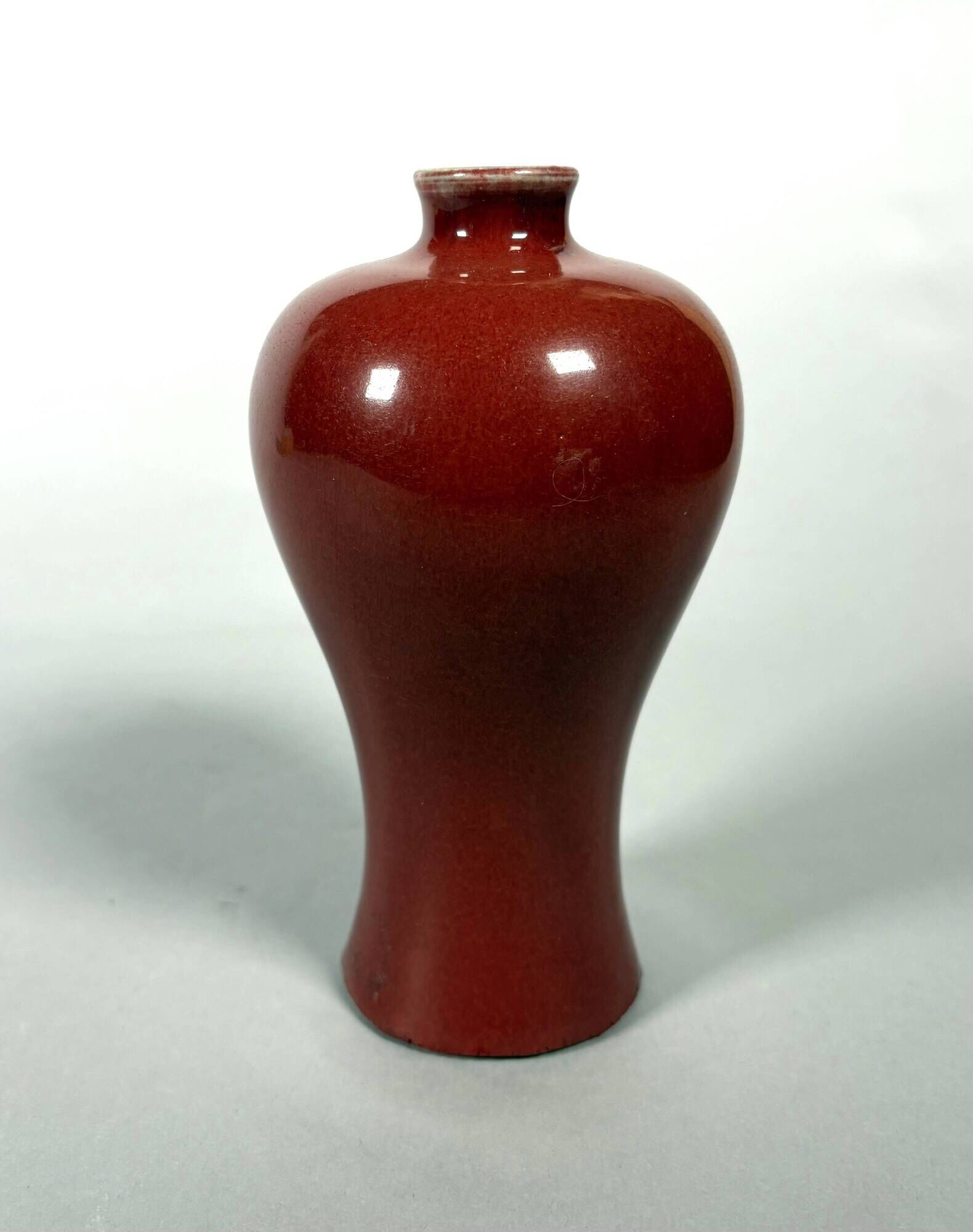 Blood-red Meiping vase in porcelain, China, 19th century.
