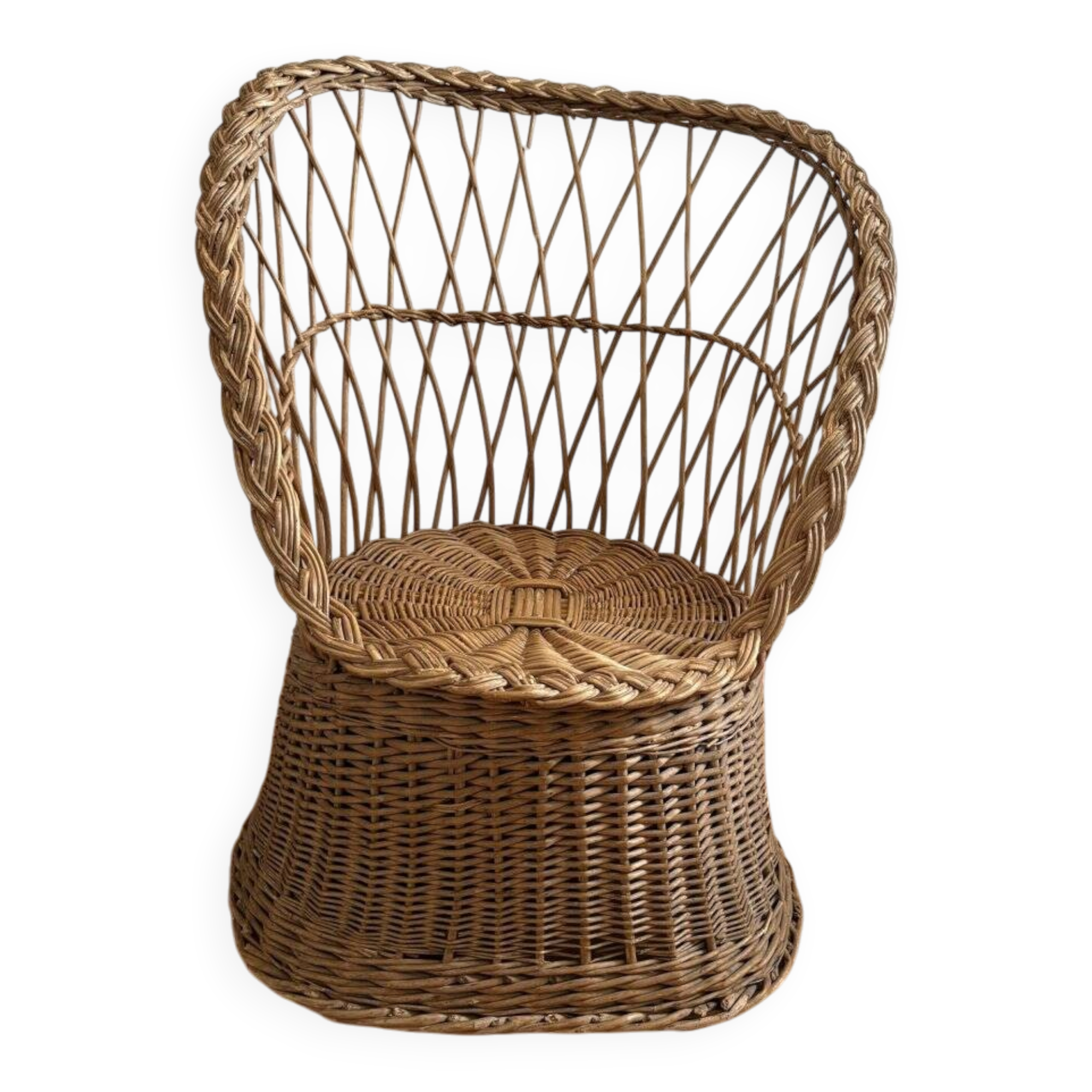 Chaise corbeille en rotin tressé