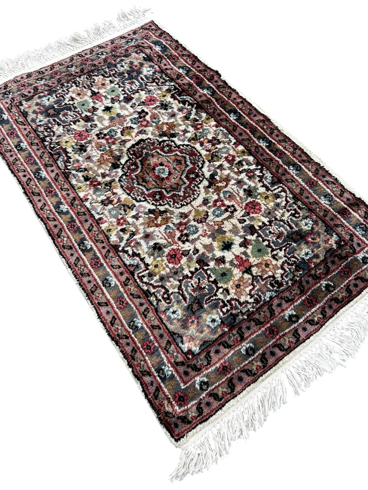 Persian rug in wool and silk 110cm x 60cm
