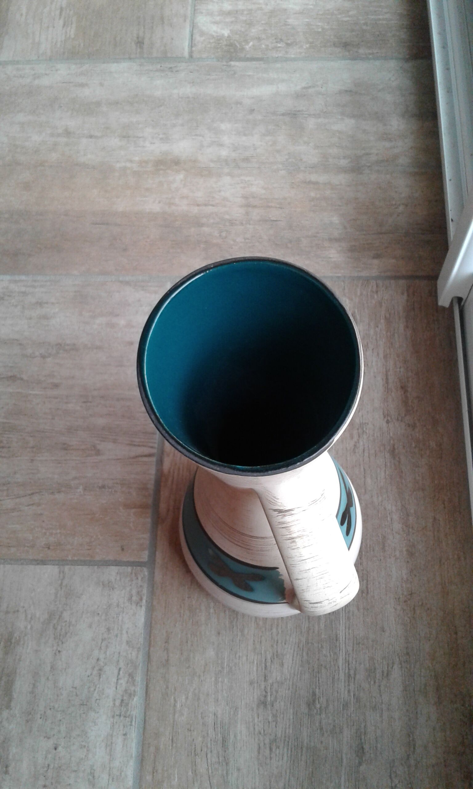 Enamelled ceramic pourer, duck blue décor