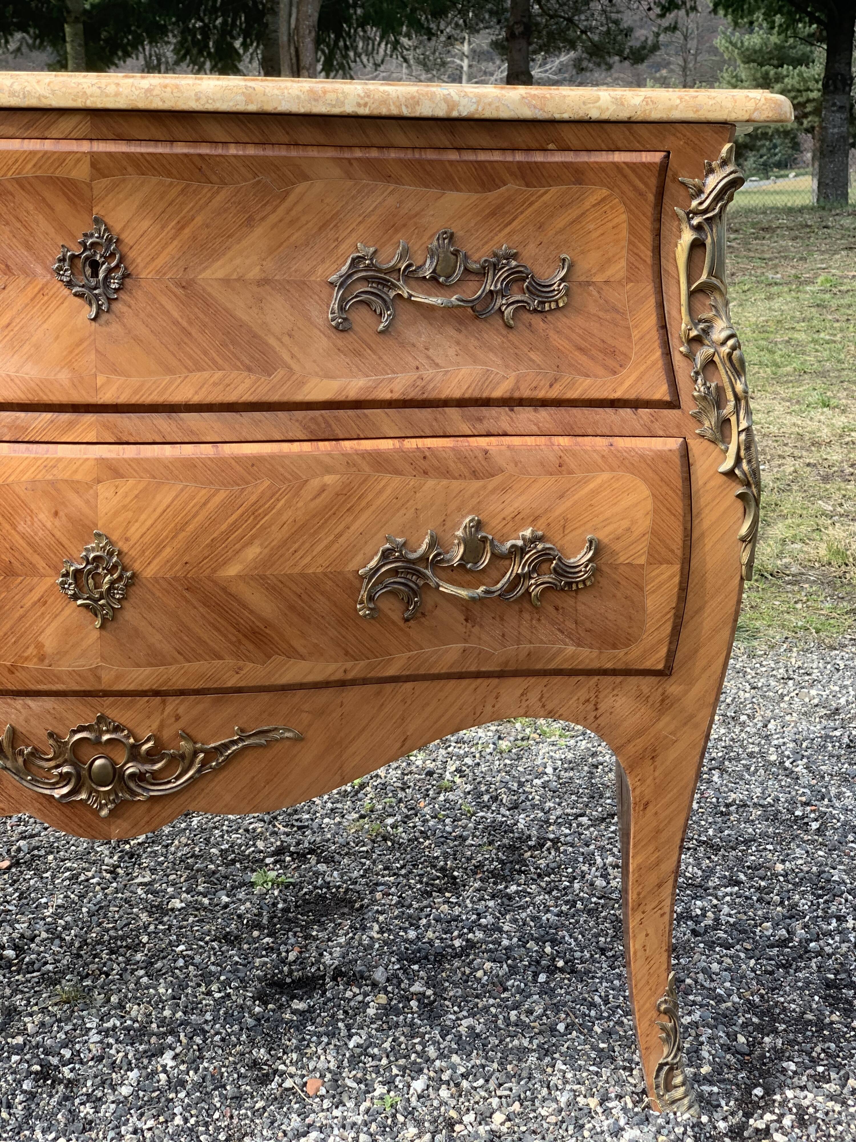 Rosewood chest of drawers