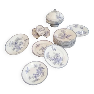 Part of a 25-piece Sarreguemines earthenware dinner service - Purple floral decoration