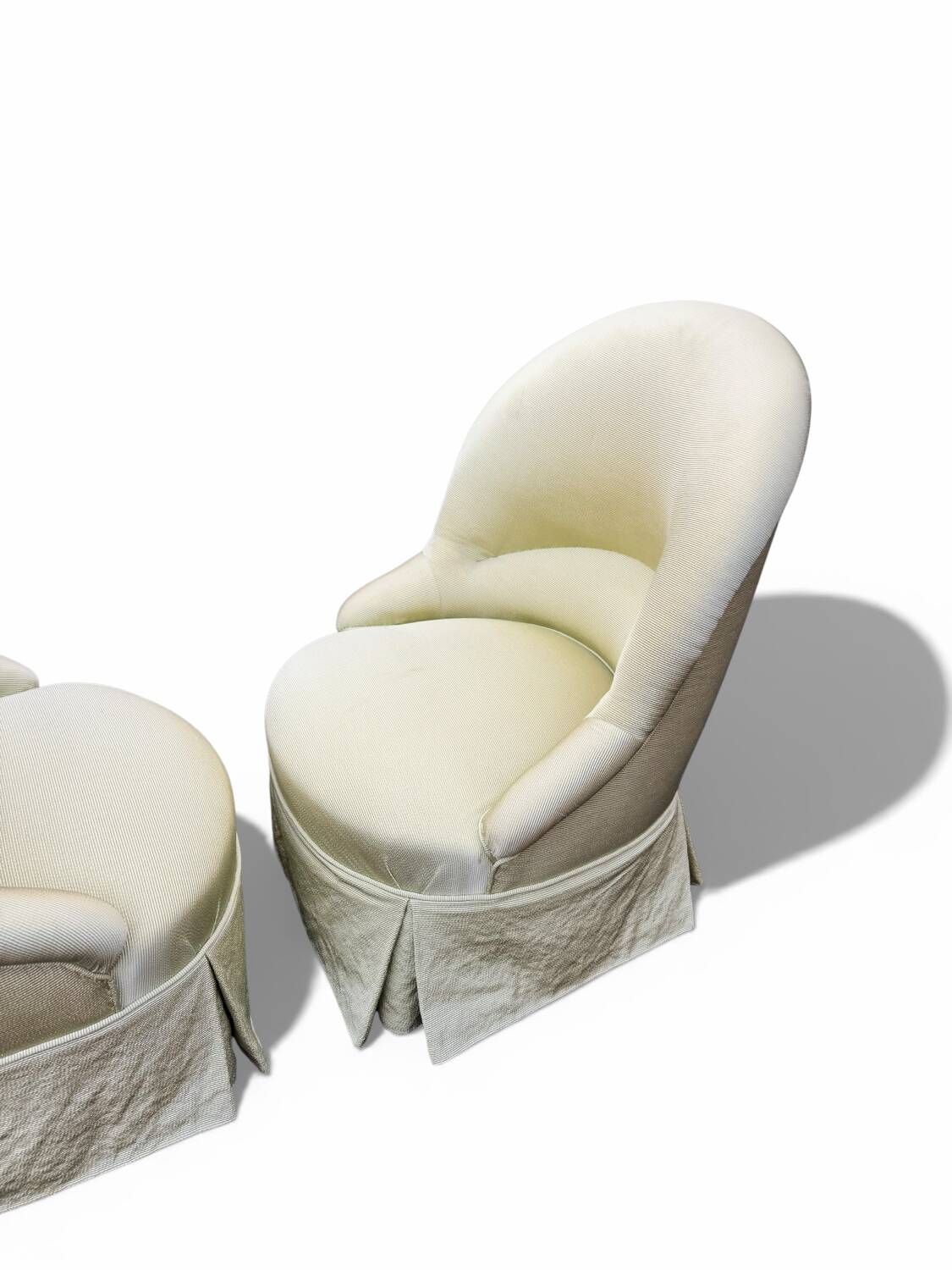 Paire de fauteuils crapaud tapissés pastel vert pomme