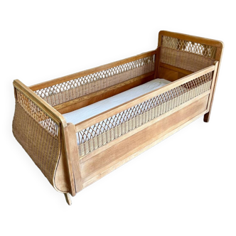 Rattan baby bed