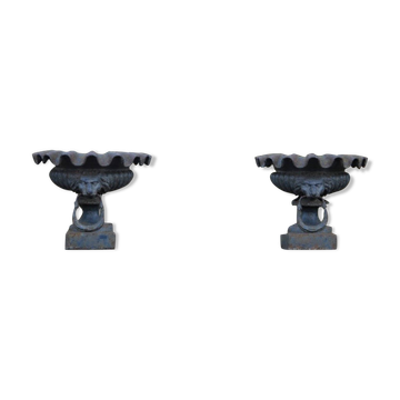 Pair of Médicis vases in cast iron