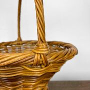 Panier à champignon conique en osier tissé